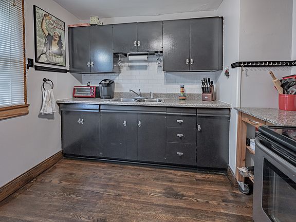 5th image of 118 Nassau Ave