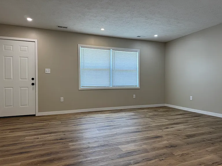 903 E Clark St #D — Photo 2