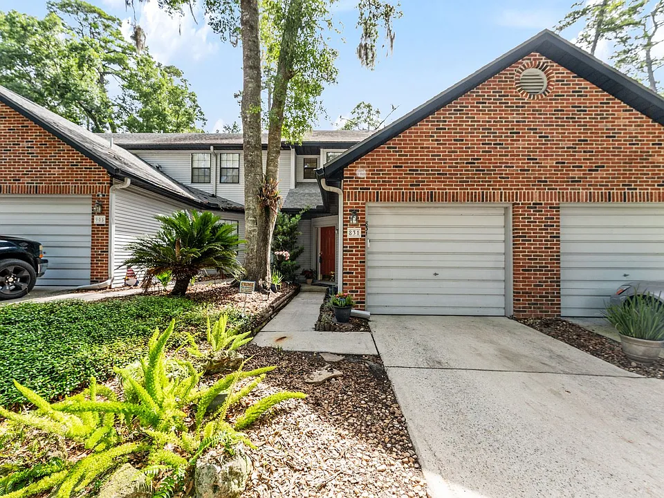 831 NW 42nd Ter