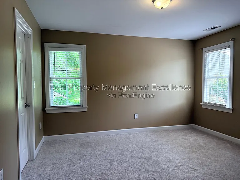 616 Lake Artesia Ln — Photo 44