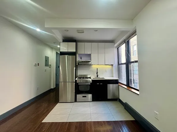 2724 Pitkin Avenue image 2 of 6