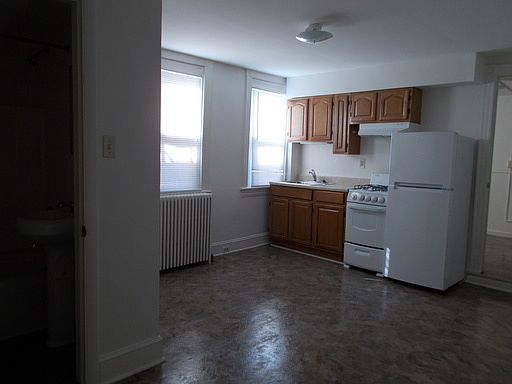 2nd image of 306 1/2 N Mulberry St APT 1