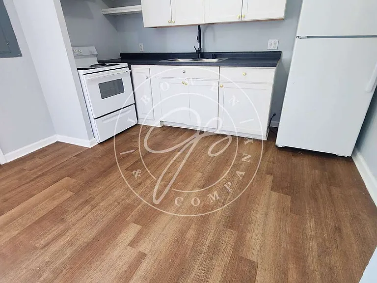 2217 Hickory St — Photo 3