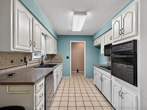 5th image of 10476 Goldenrod Ln