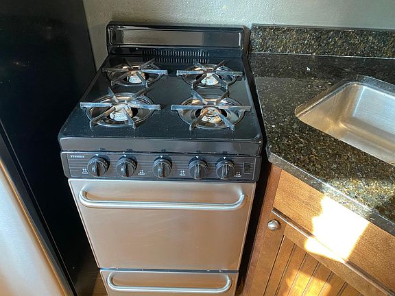 3rd image of 1832 N Lincoln Ave APT 3M