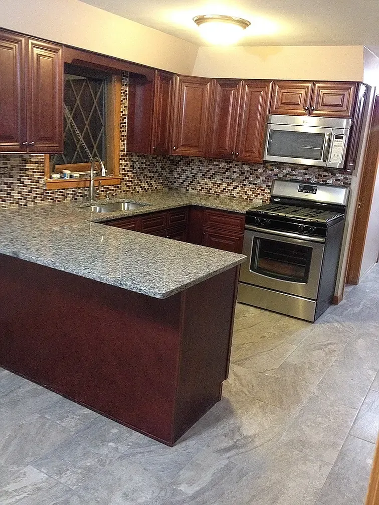 3 bed, 1000 sqft, $2,200 — Photo 2