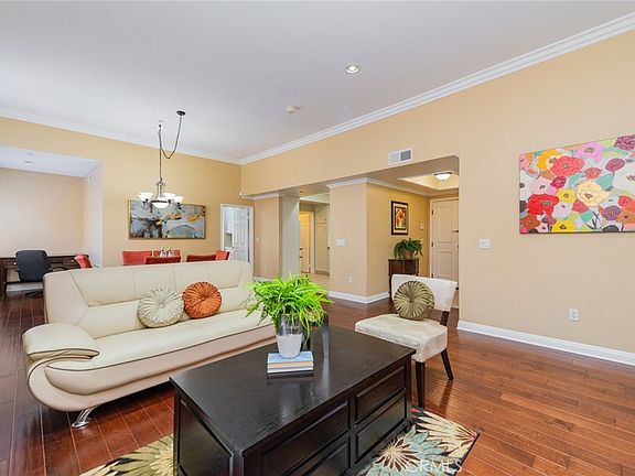 5th image of 610 S Wilton Pl APT 402