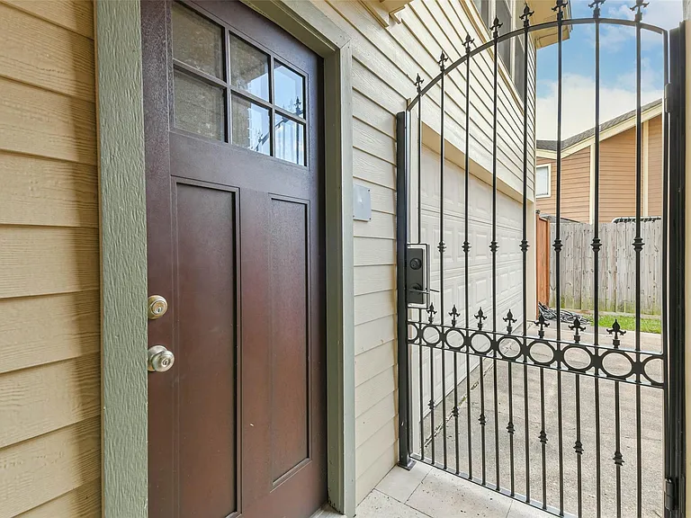 3911 Cherry Forest Dr — Photo 42