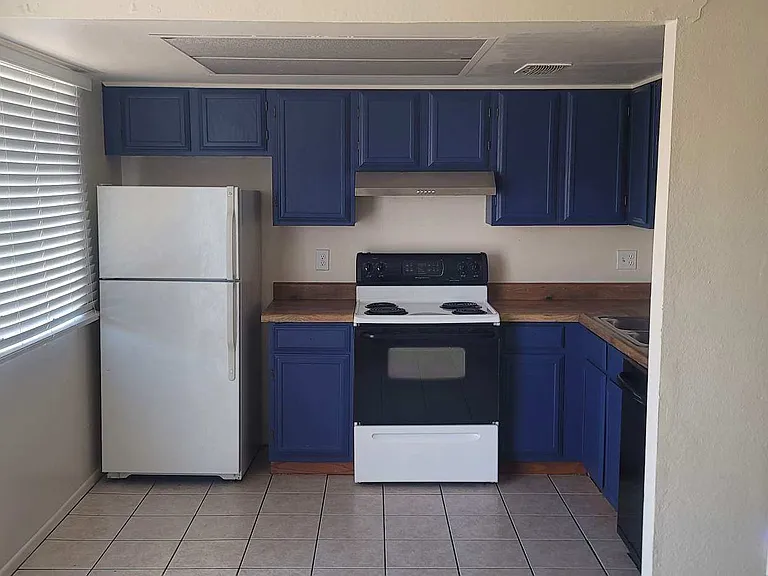 15601 N 27th St #28 — Photo 5