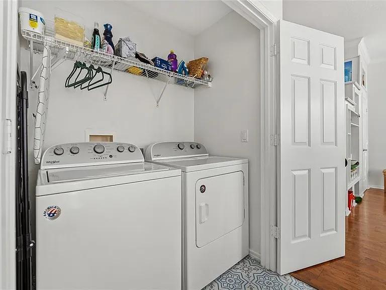 181 Longview Ave — Photo 24