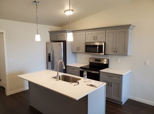 816 Ruud Ln UNIT 3, Hartford, SD 57033