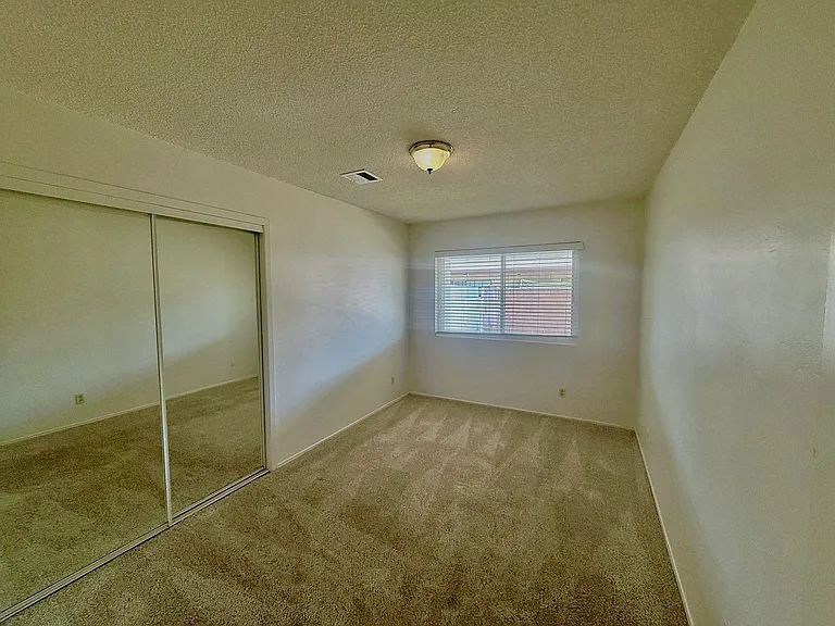 1316 Iris Ave — Photo 6
