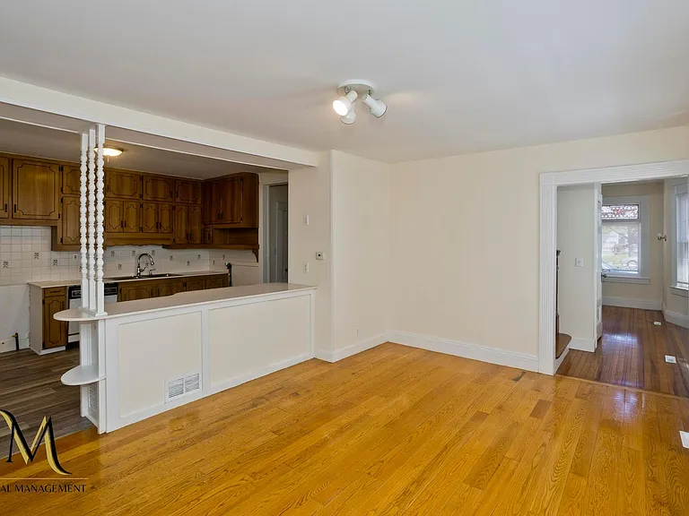 208-210 Fort Pleasant Ave — Photo 46