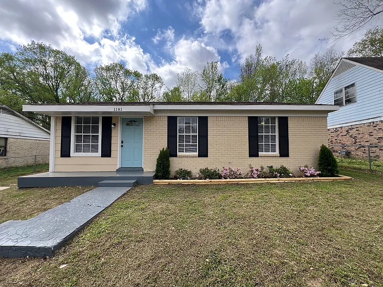 1181 Canary Ln — Photo 1