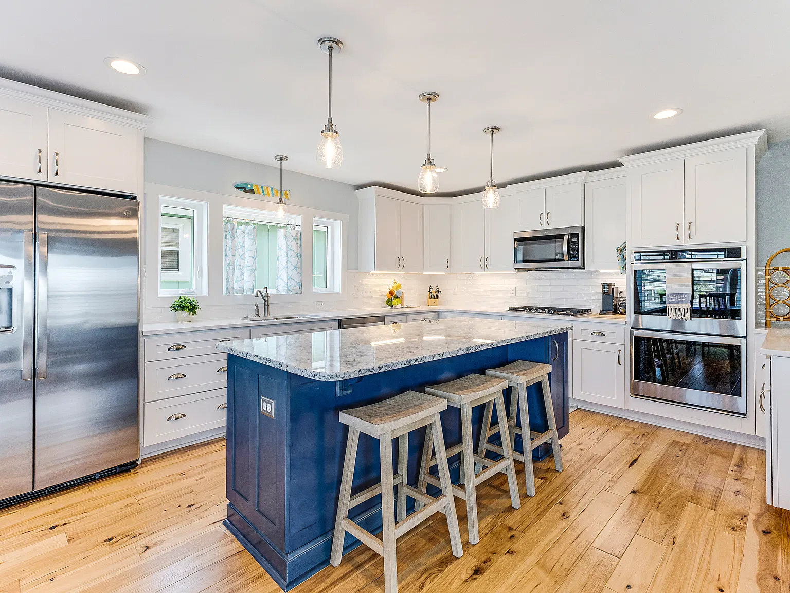 4 bed, 2250 sqft, $3,800 — Photo 4