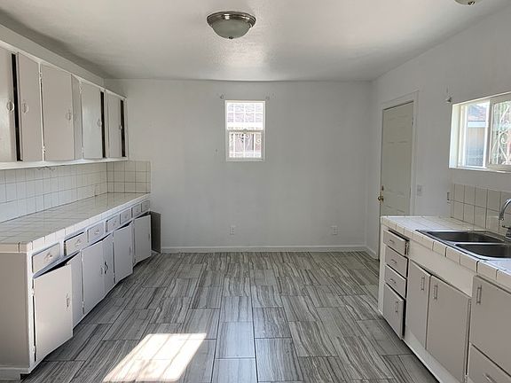 5th image of 407 E California St