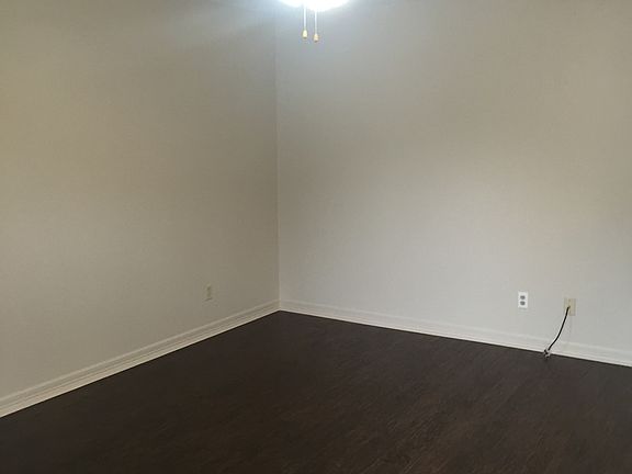 2nd image of 884 W Holly St APT 4