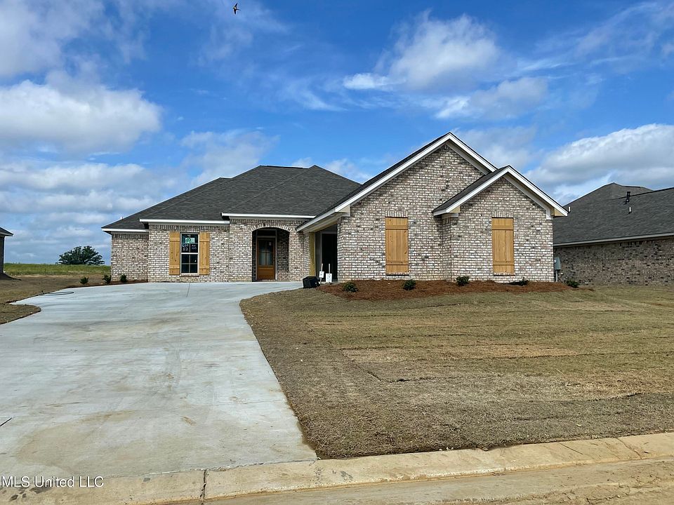 1st image of 135 Madisonville Dr