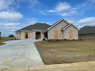 135 Madisonville Dr, Canton, MS