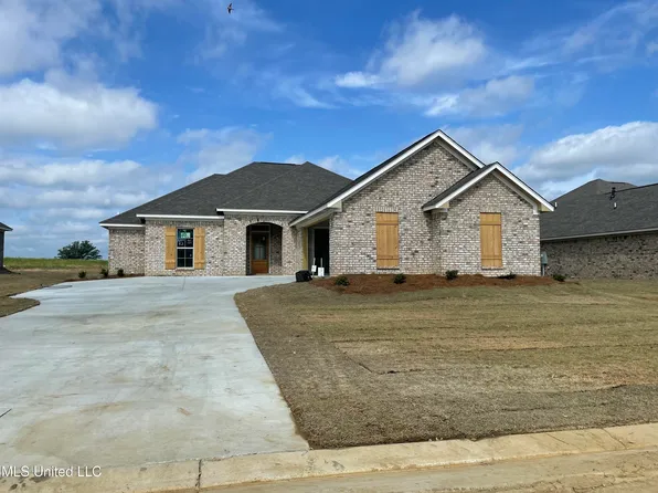 135 Madisonville Dr, Canton, MS 39046