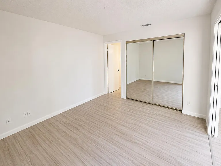 612 Executive Center Dr #207 — Photo 2