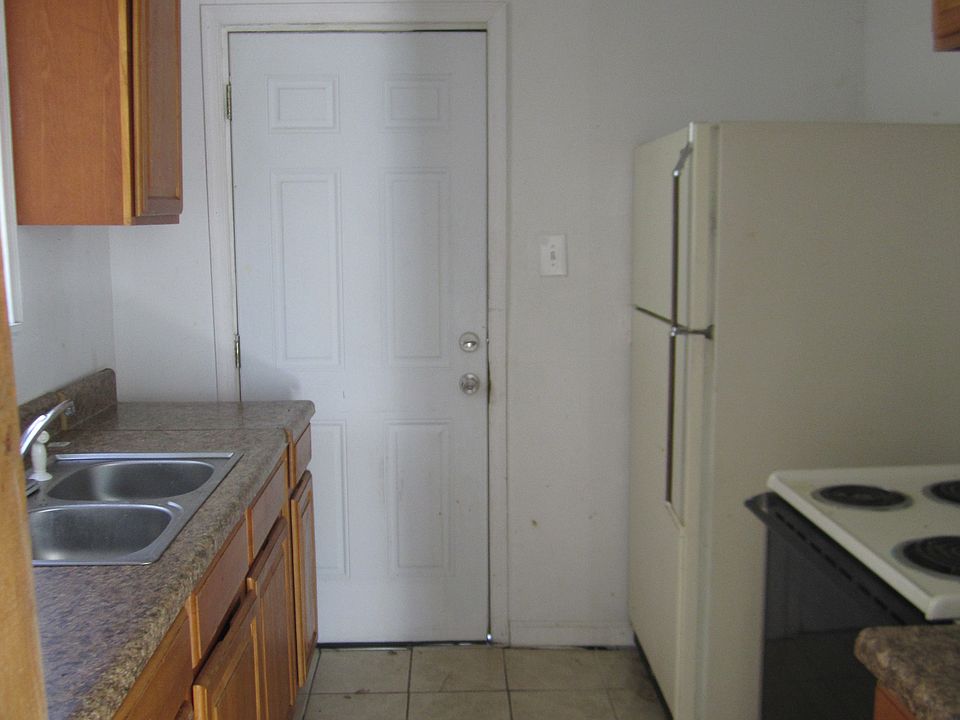 2nd image of 3204 Killian Ave