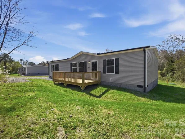 245 McCraws Hill Dr, Hendersonville, NC 28792