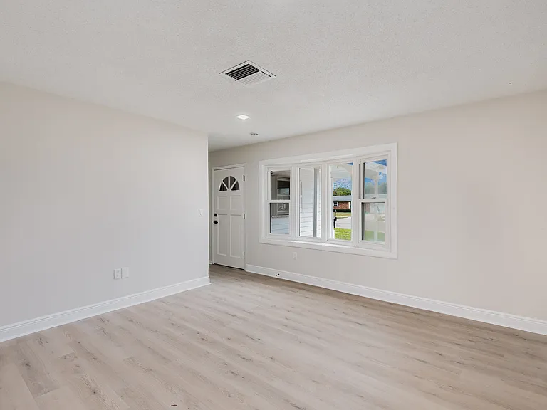 1650 Leach Cir — Photo 10