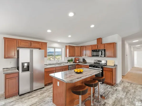 3660 E Antelope St, Silver Springs, NV 89429