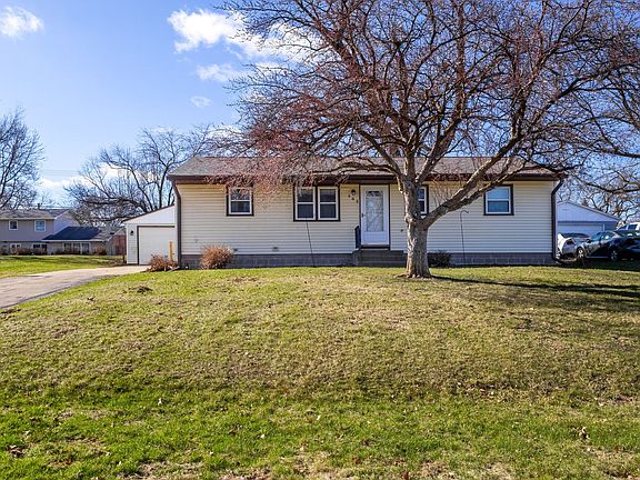 2nd image of 609 W Leclaire Rd