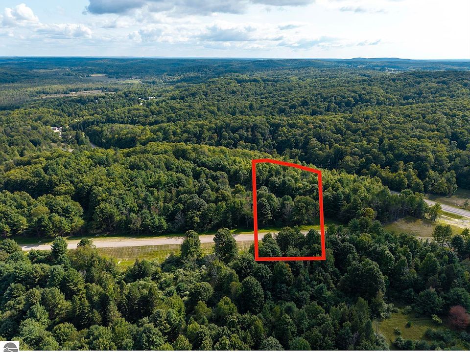 1st image of 2 E Bellinger Rd