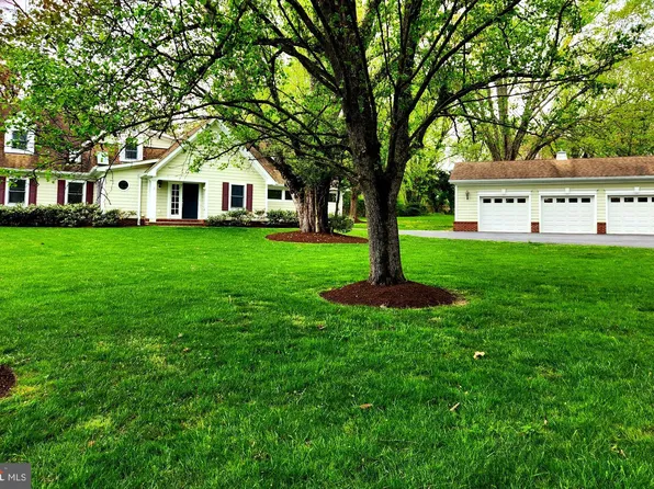 644 Walker Rd, Great Falls, VA 22066