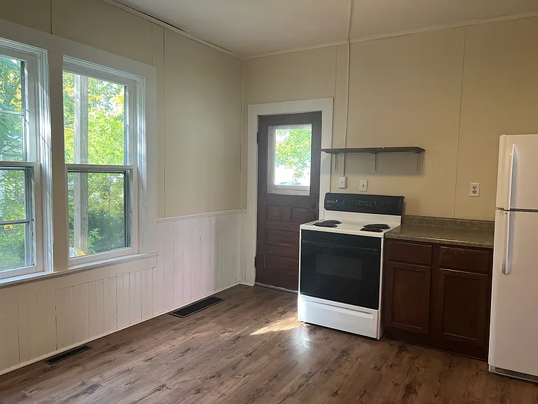 1221 Summit St — Photo 20