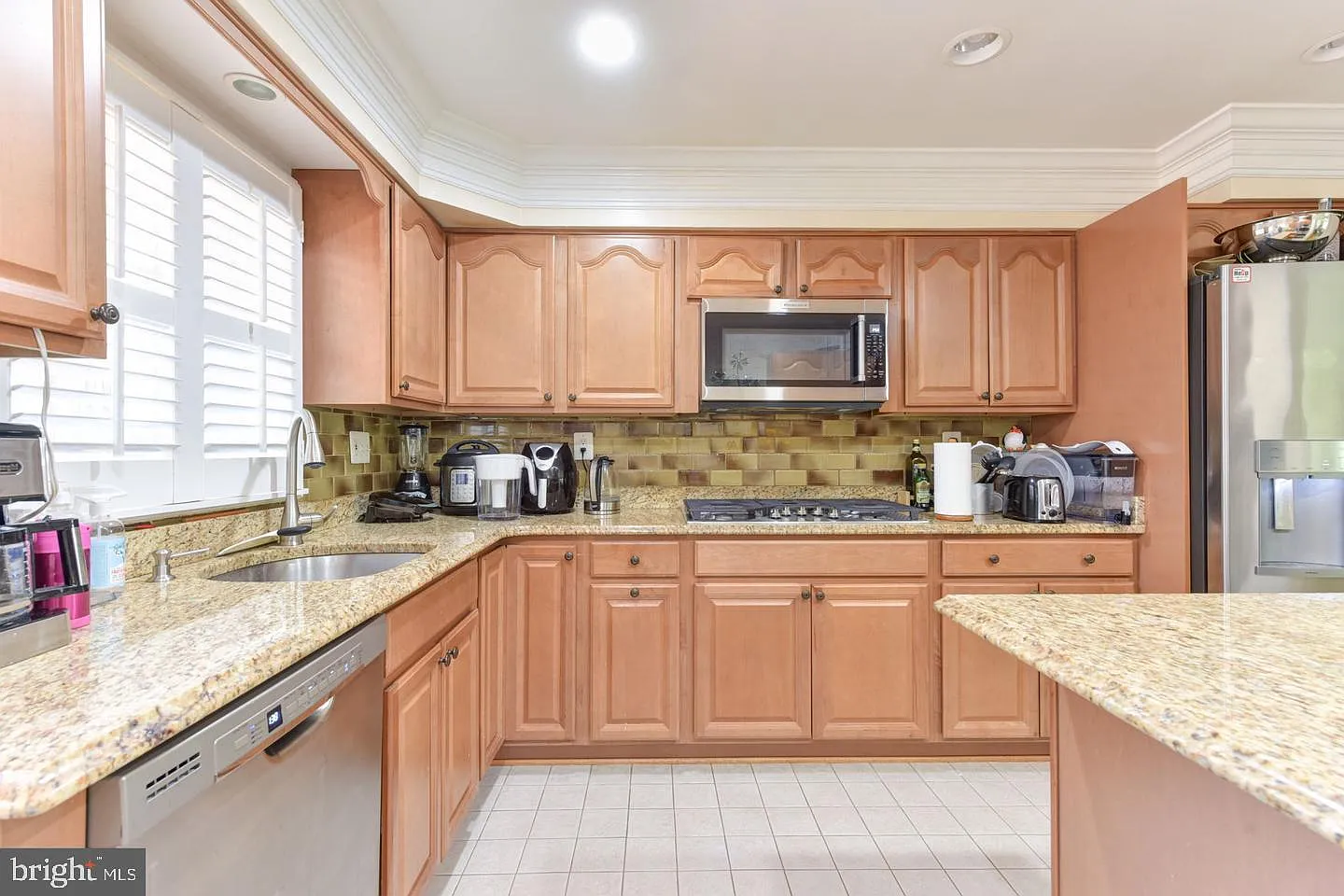 4 bed, 3.0 bath, 2128 sqft, $5,200 — Photo 4