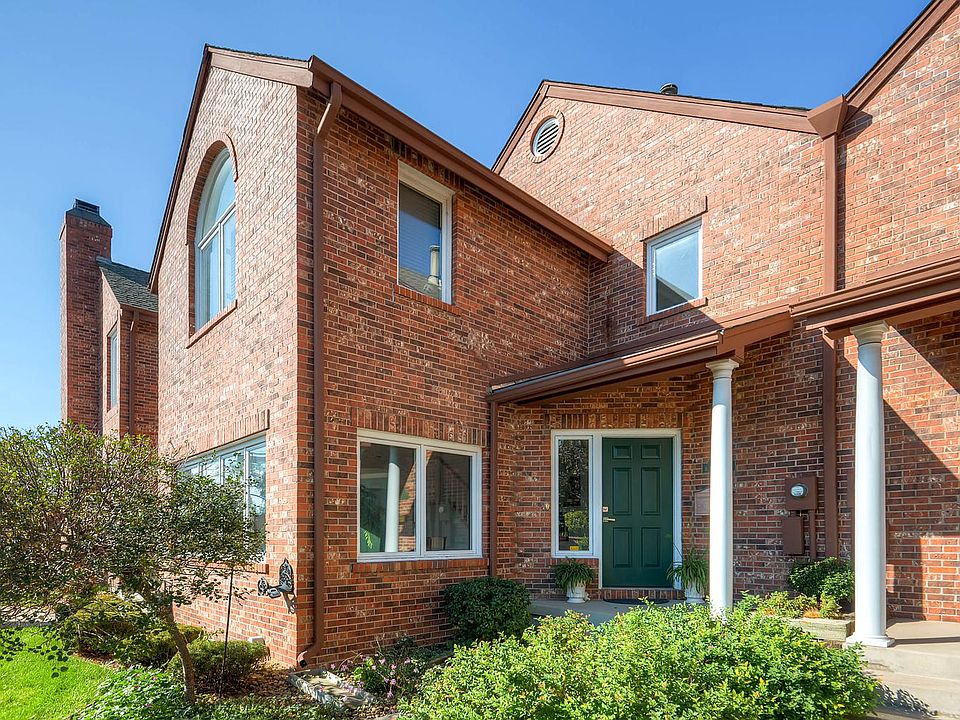287 S.Holly-Front entry
