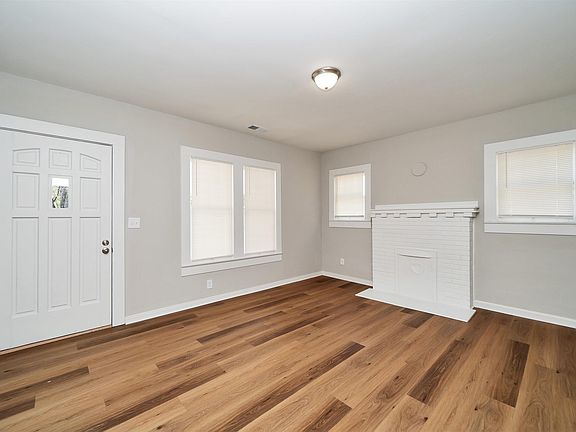 5th image of 419 Gladys St
