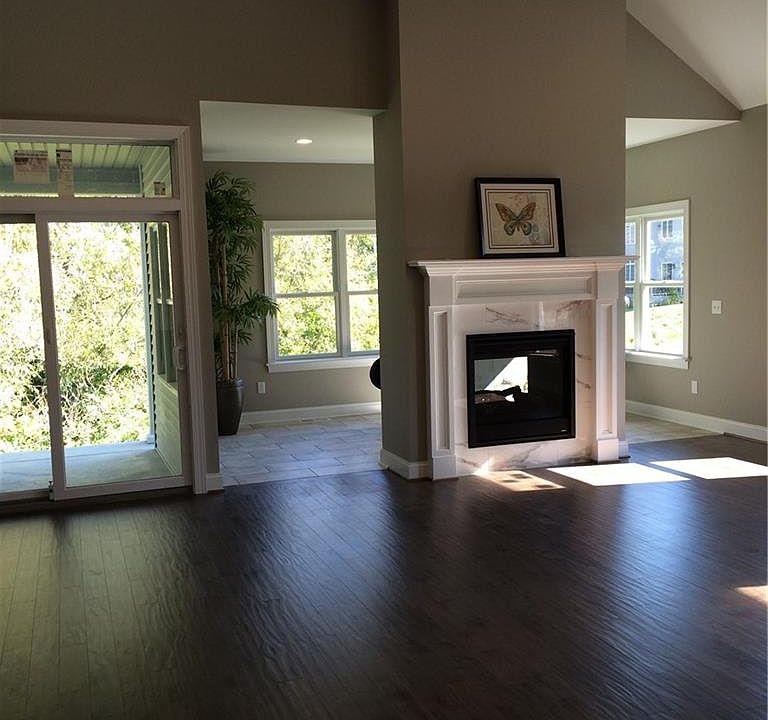 2nd image of 166 Nicole Ct