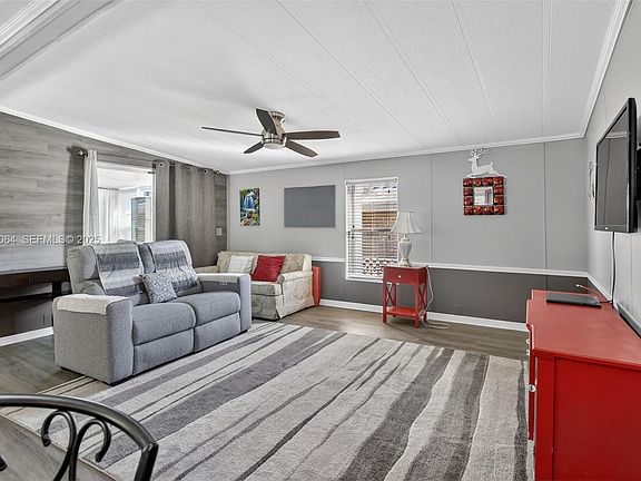 5th image of 3024 SW 52nd St
