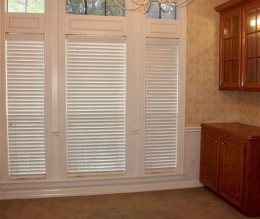 3rd image of 2218 E Reata Dr