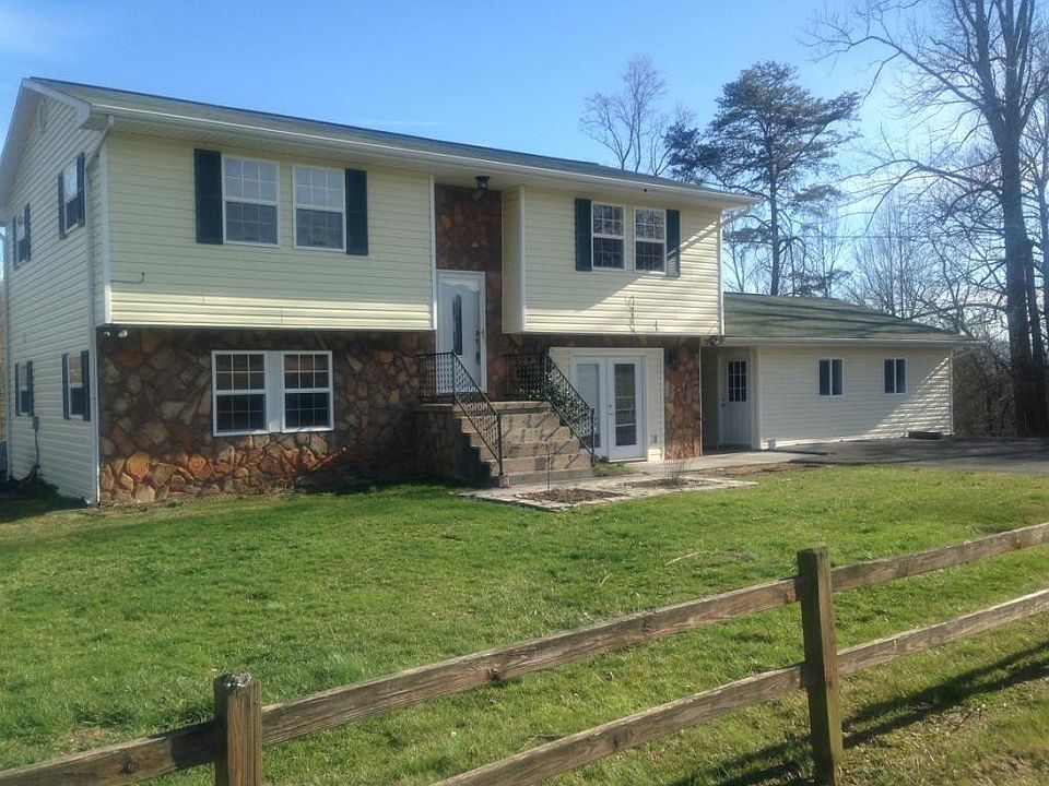 1st image of 234 NE Roosevelt Ave