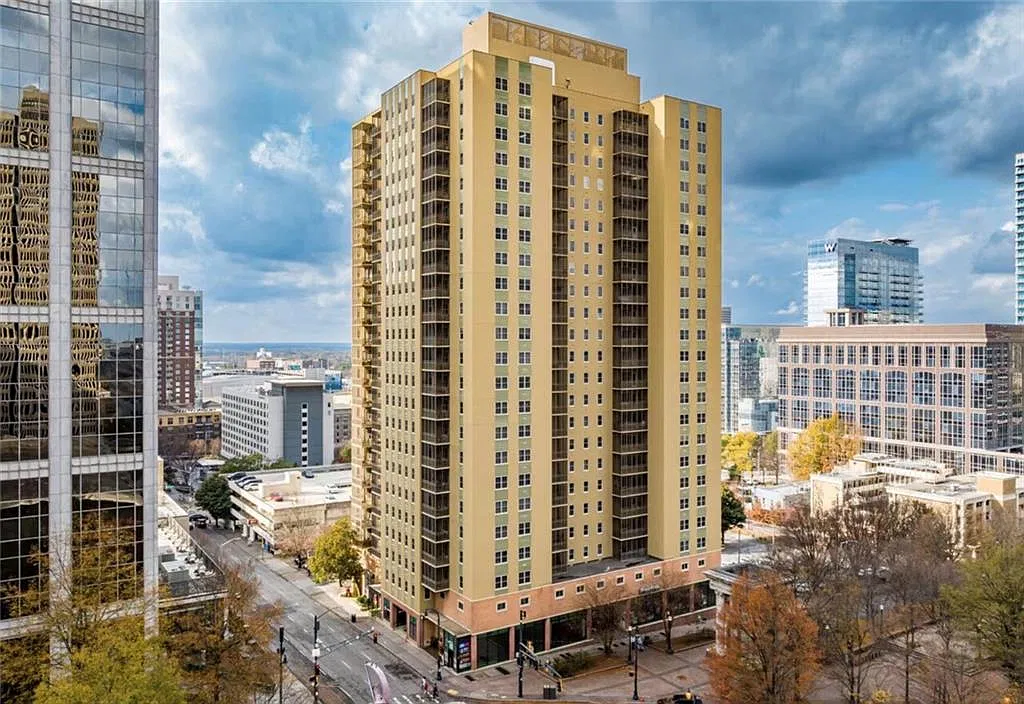 1 bed, 1.0 bath, 721 sqft, $2,000 — Photo 2