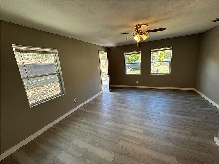 2853 Josephine St — Photo 2