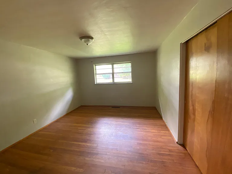 16 Queensway Dr — Photo 6