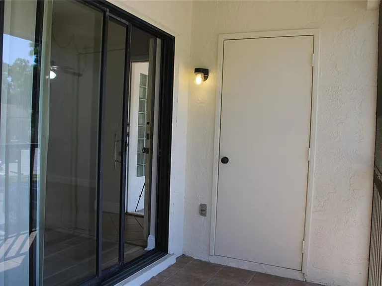 3345 Crystal Ct E #E — Photo 7