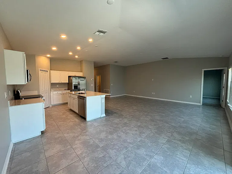 1498 Austin St — Photo 12