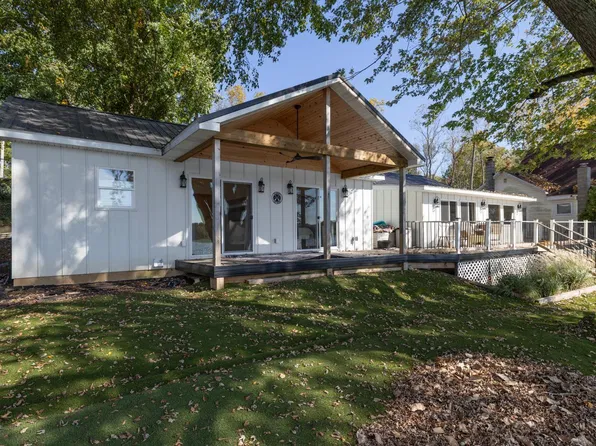 68424 Dailey Rd, Edwardsburg, MI 49112