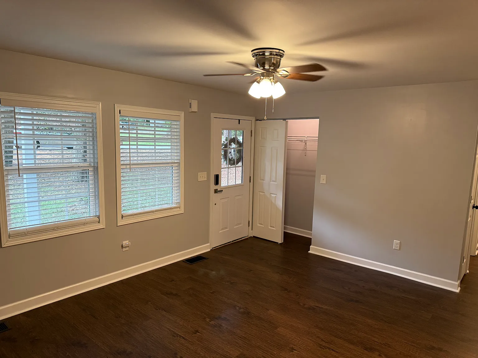 3 bed, 1000 sqft, $2,000 — Photo 2