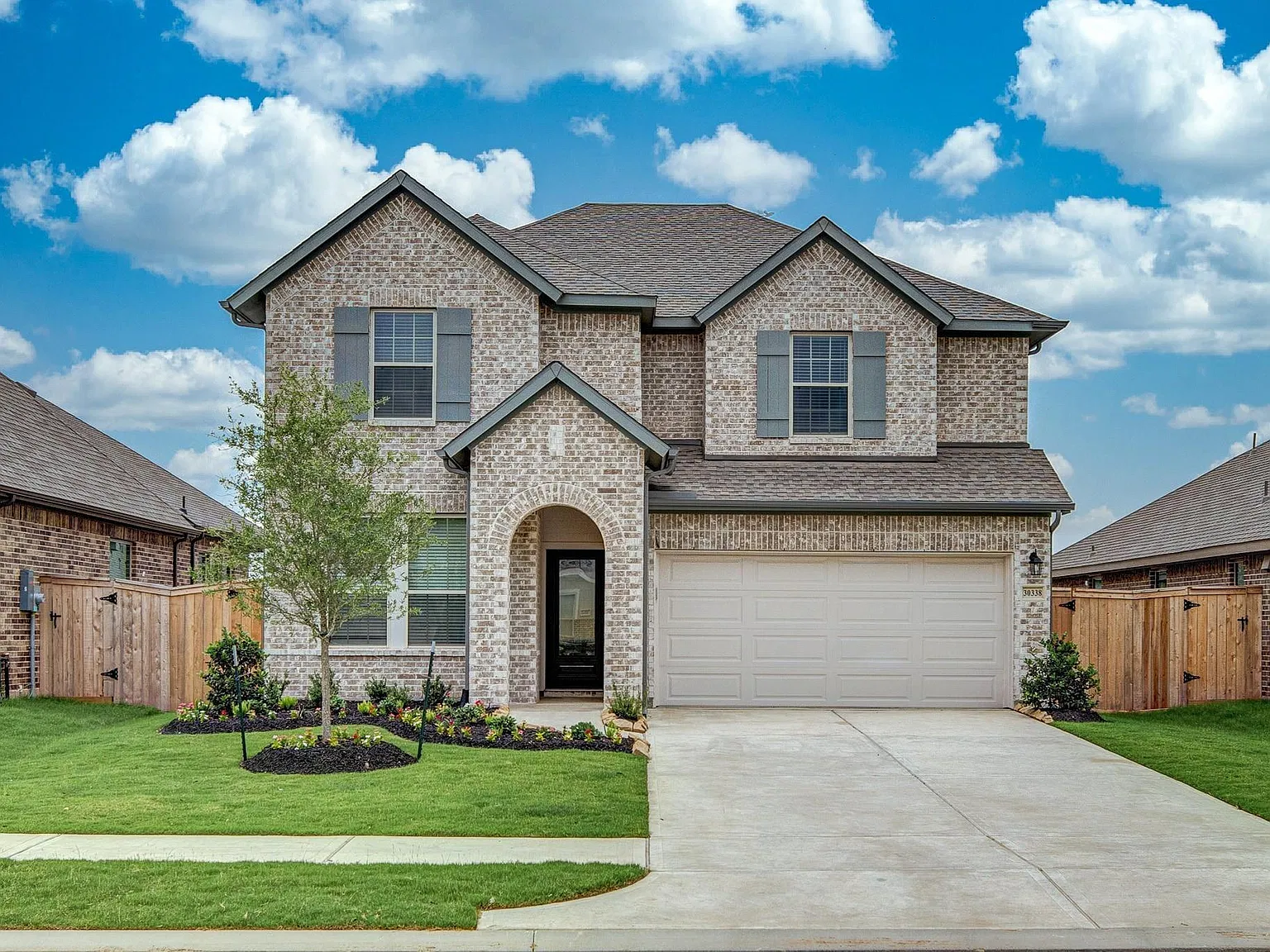 4 bed, 2.5 bath, 2640 sqft, $2,600 — Photo 1