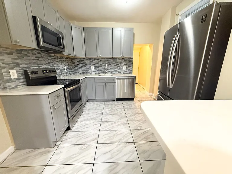 7275 Saybrook Ave — Photo 5