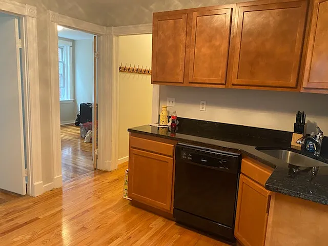 220 Hanover St #7 — Photo 21